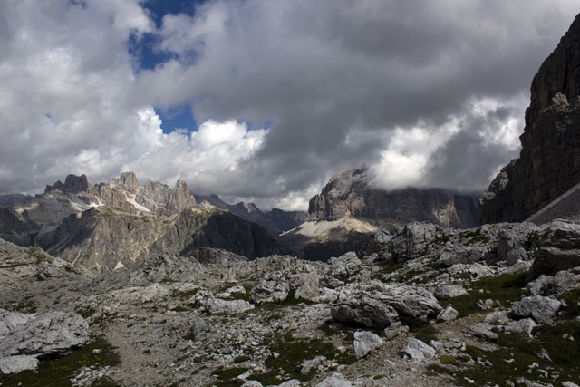 2011-08-17_09-42-53 cadore.jpg - Wanderung vom Passo Falzarego zum Averau 